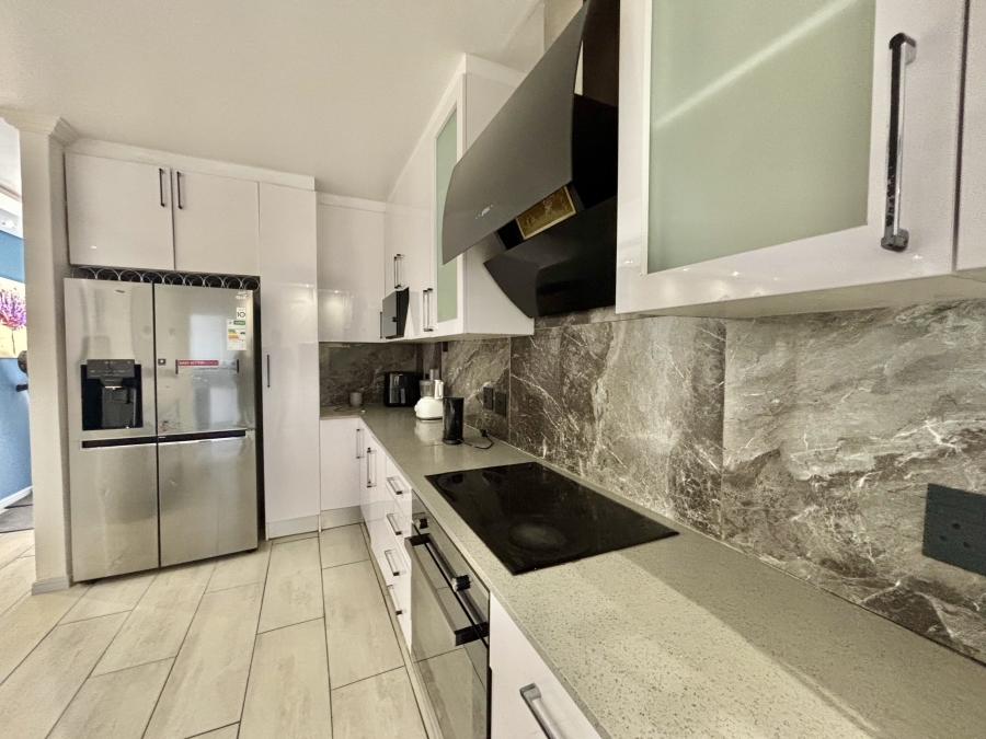 To Let 3 Bedroom Property for Rent in Parklands Western Cape